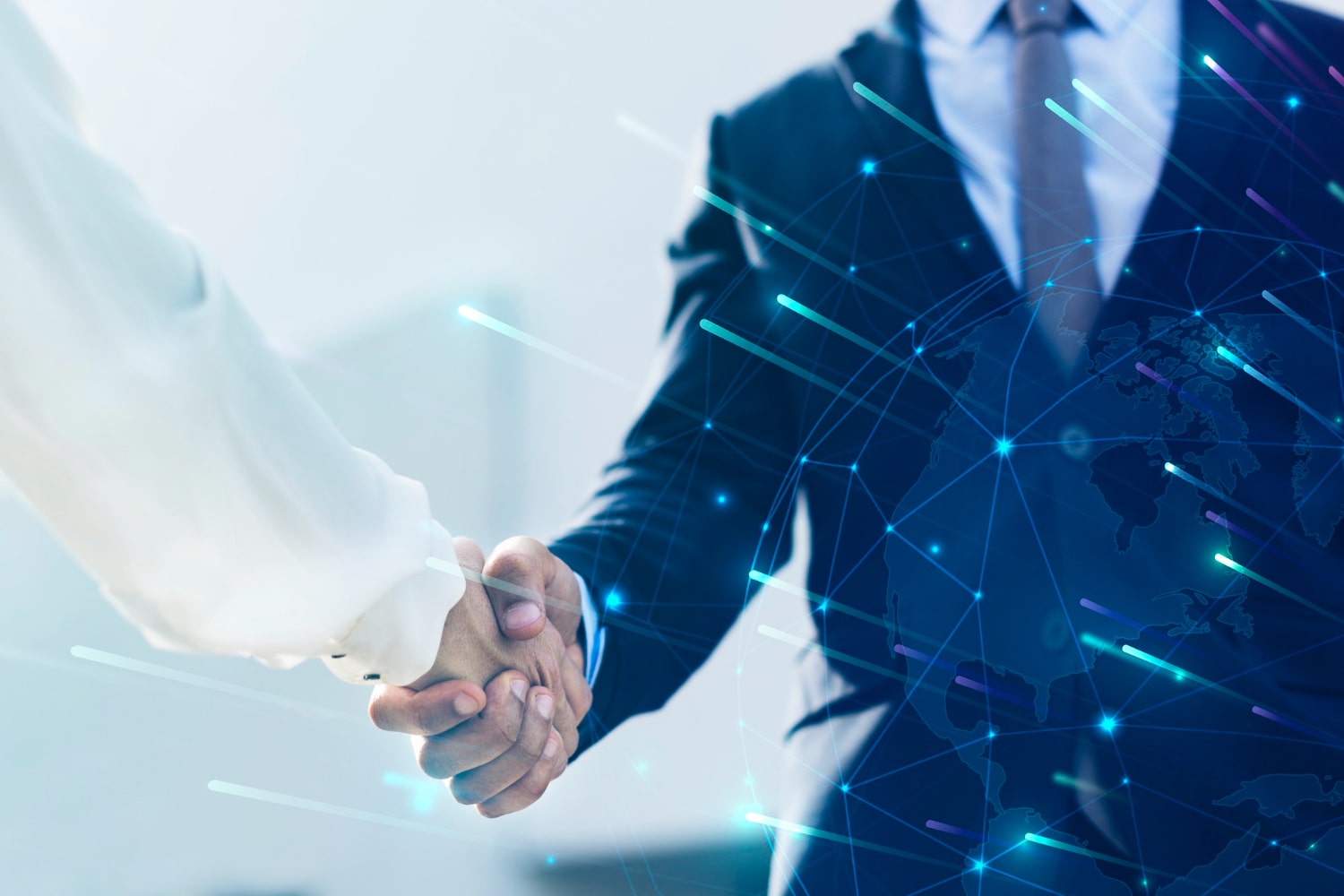 Consultora de seguros em atendimento